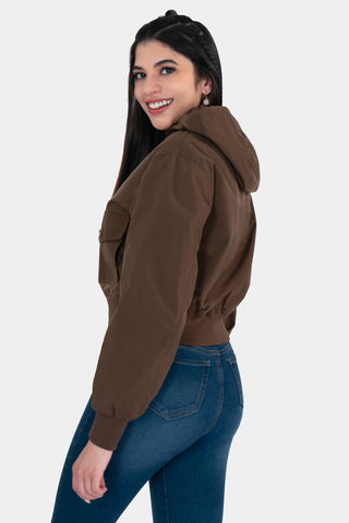 Chamarra con hoodie desmontable