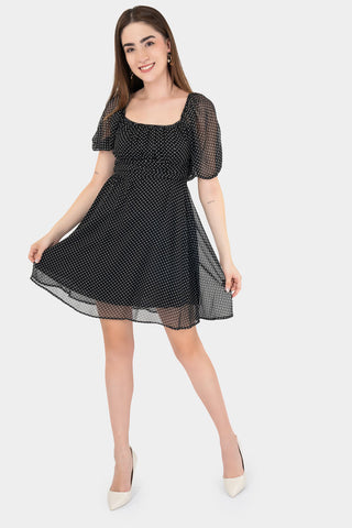 Vestido corto de manga tipo globo