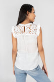 blusa sin manga con escarola (7201511309354)