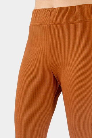 Pantalón acanalado de tiro alto acampanado
