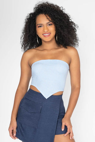 Blusa crop con pico