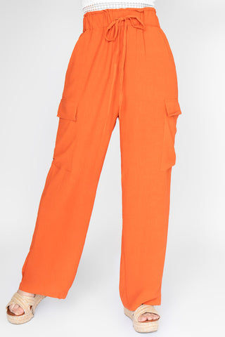Pantalón fluido con bolsillos cargo