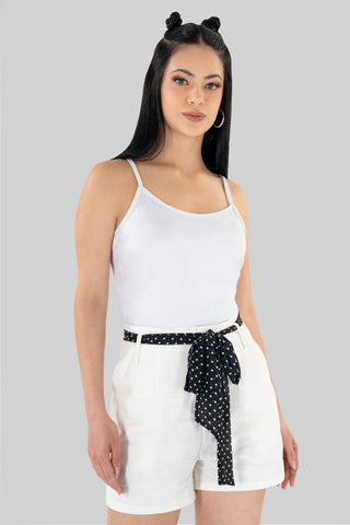Short con pinzas y cinturón