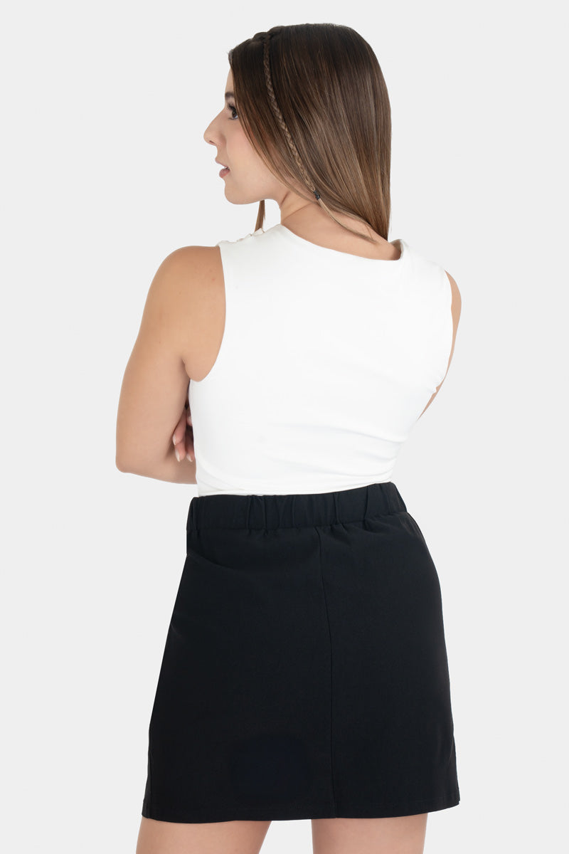Falda corta con pinzas