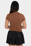 Playera de manga corta de cuello alto