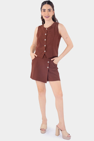 Conjunto de chaleco y falda short