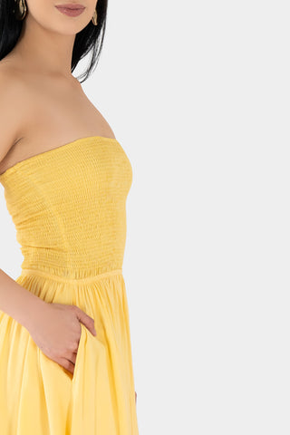 Vestido midi strapless con enresortado