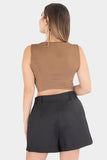 Short corto con pinzas y bolsillos