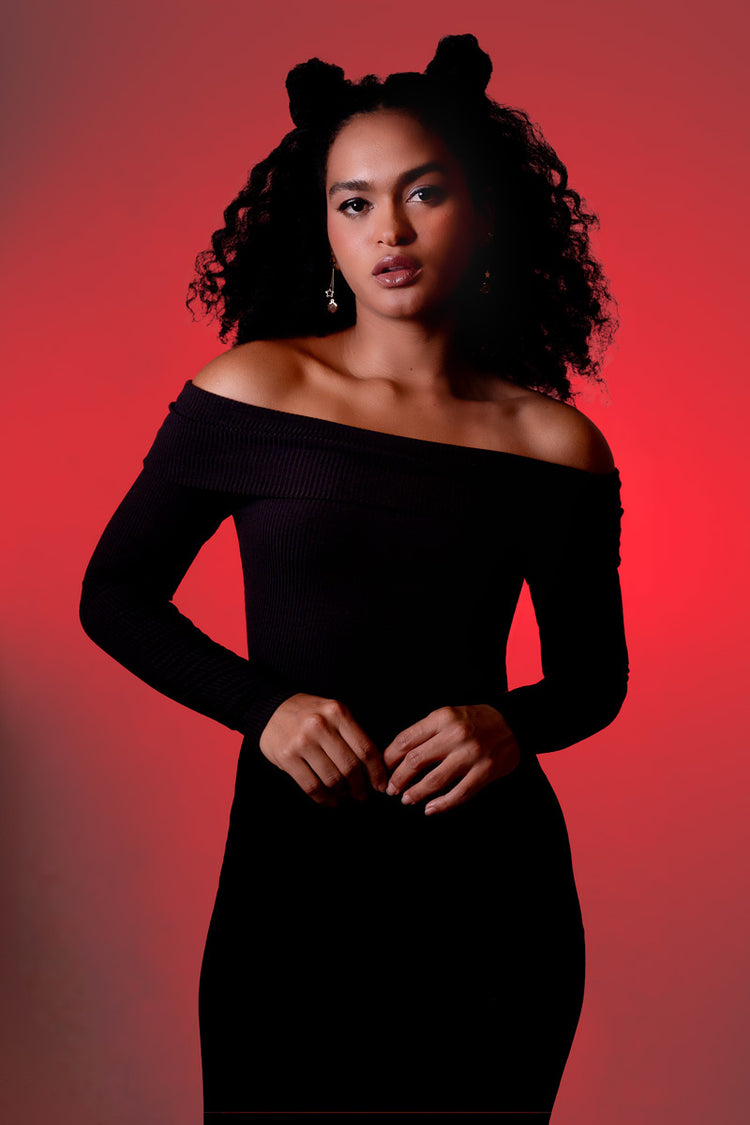 Vestido midi de hombros descubiertos
