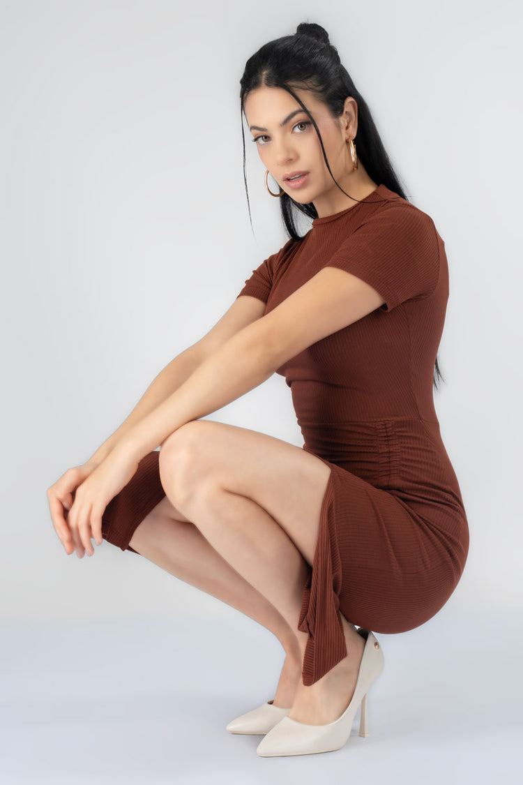Vestido midi de manga corta